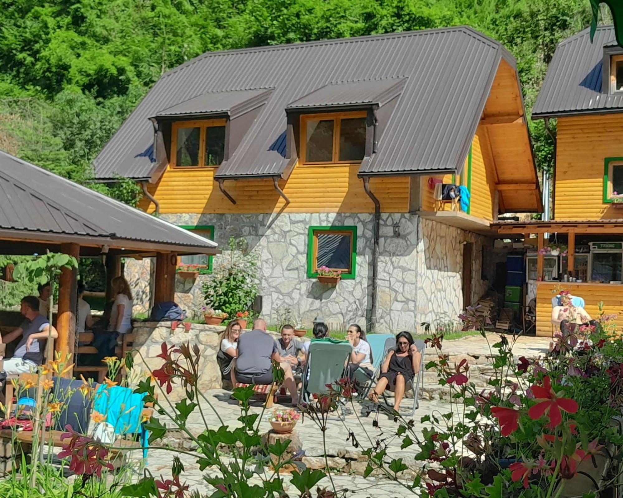 Готель Rafting Camp Encijan Фоча Екстер'єр фото