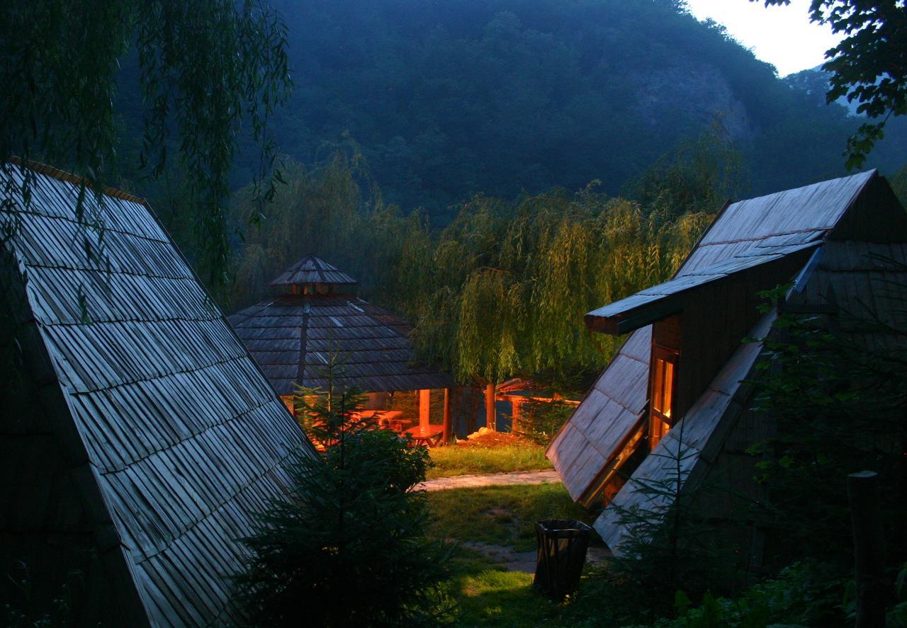 Готель Rafting Camp Encijan Фоча Екстер'єр фото